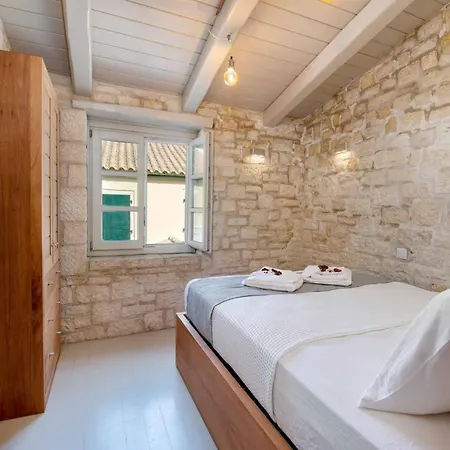 아파트 Lakka Stone House 1