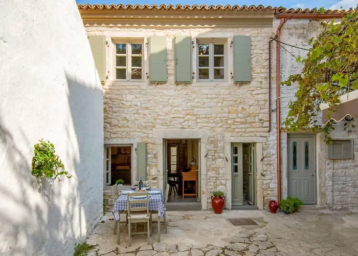 아파트 Lakka Stone House 1 가이오스