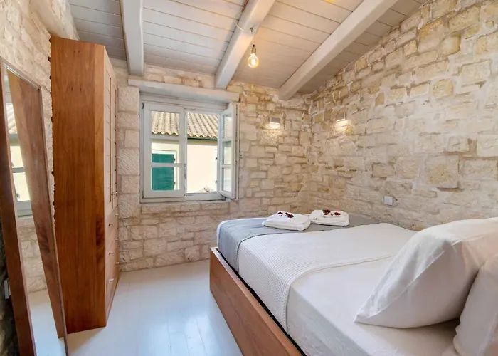 아파트 Lakka Stone House 1